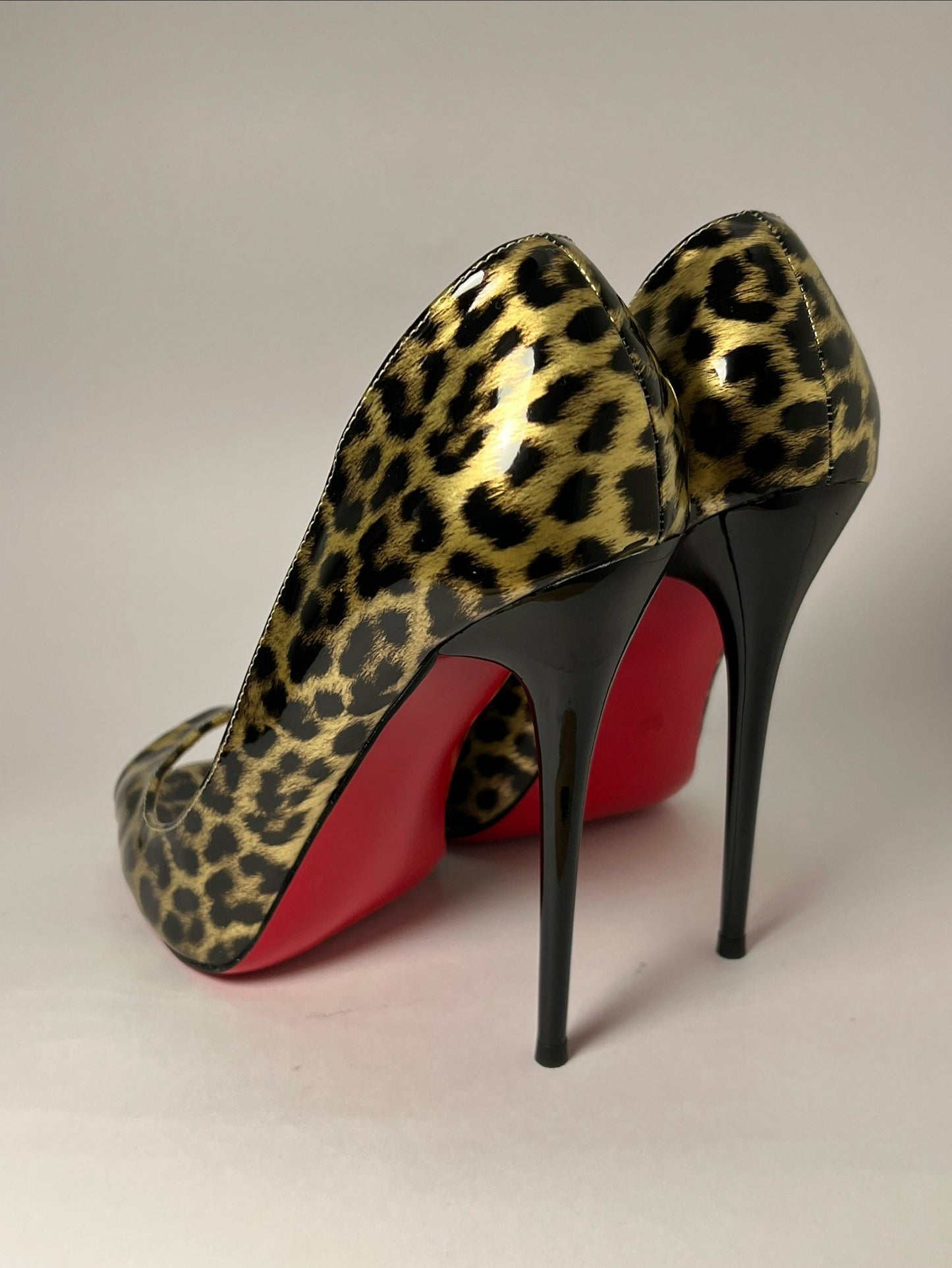 Pump @stellaireheels peeptoe
