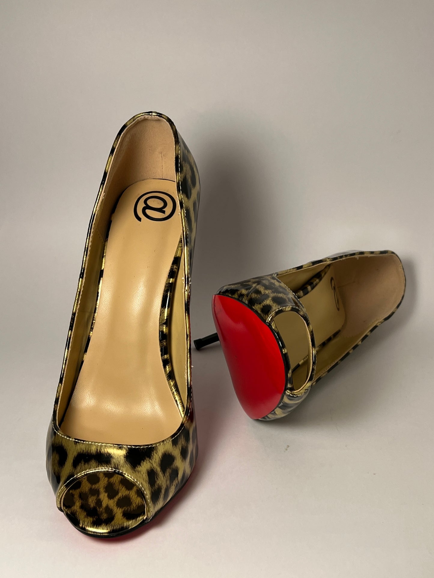 Pump @stellaireheels peeptoe