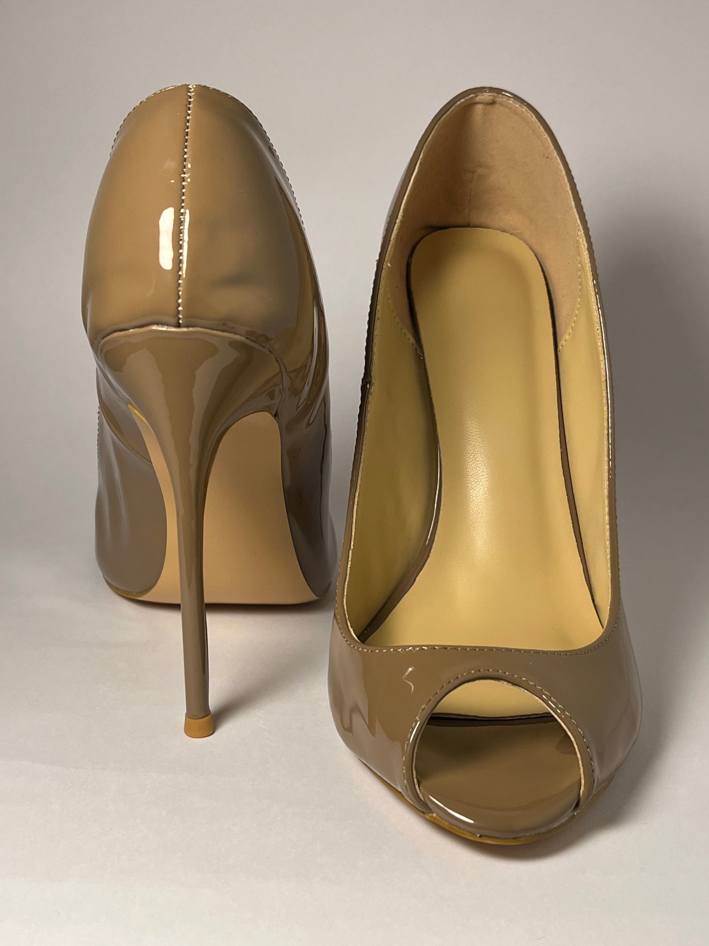 Pump @stellaireheels peeptoe